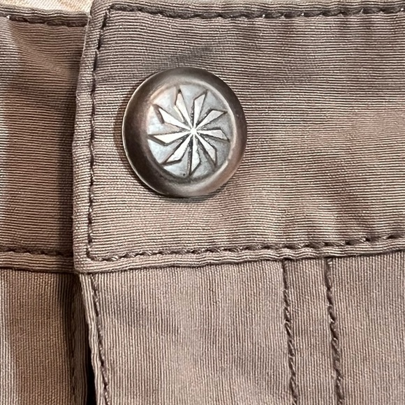 Athleta Dipper Hiking Walking Bermuda Shorts Sz 8 - Picture 5 of 7